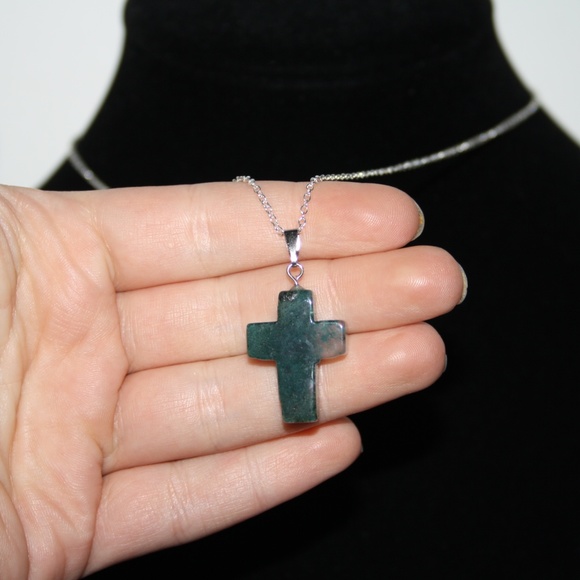Vintagejelyfish Jewelry - Beautiful NWOT Moss Agate Cross Necklace 18"